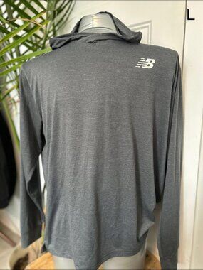 Chandail manche longue, mince, newbalance /Friperie